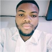 Professeur de maths qui  donne des cours en ligne